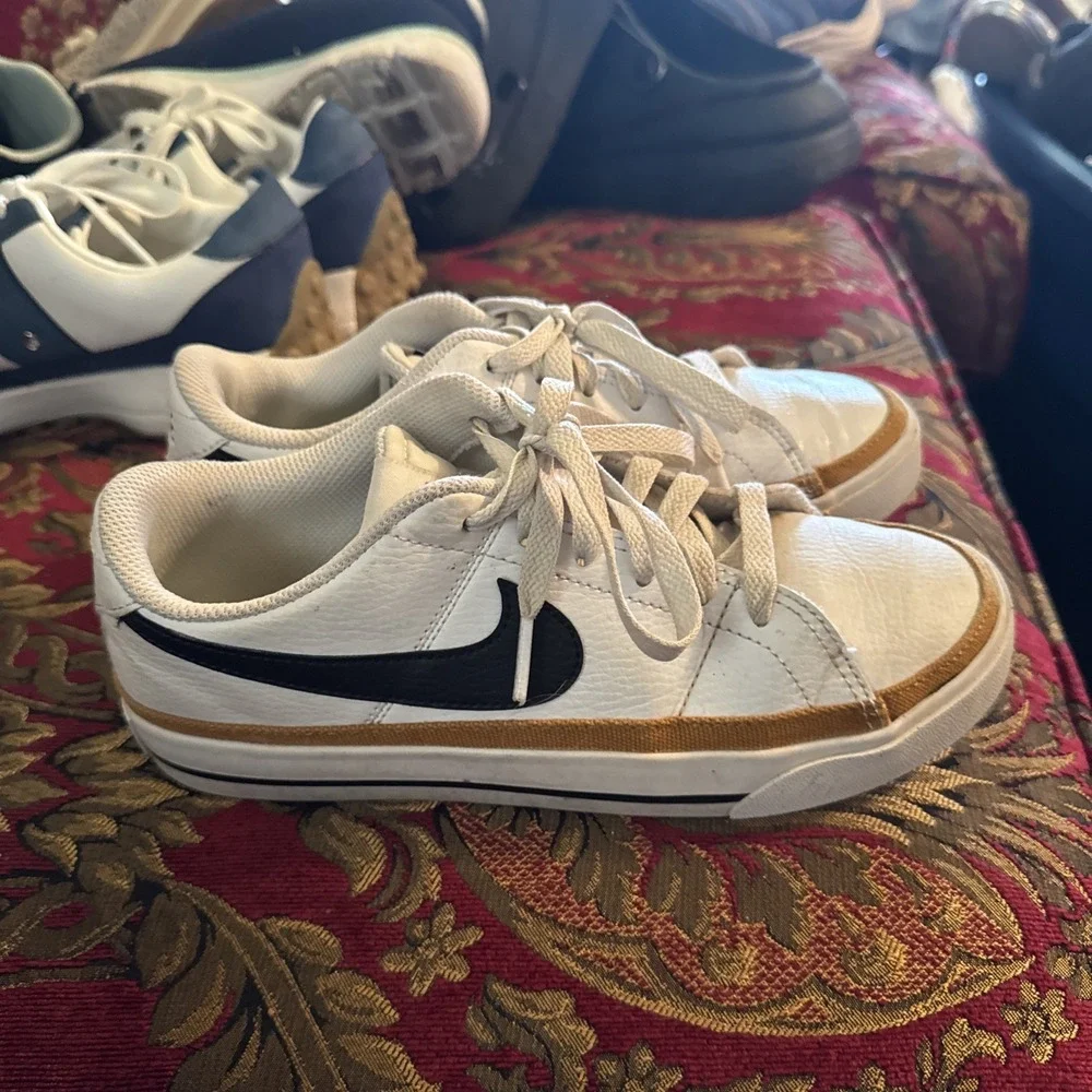 Nike Court Legacy Next Nature Casual Shoes Sneakers Size 6 Youth